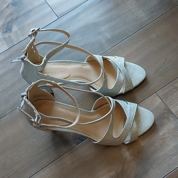 Shoes - Picture 2 of 4